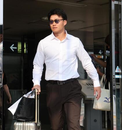 　北海道入りした森下（撮影・田中太一）