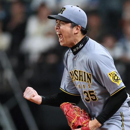 　８回、清宮幸を三振に仕留め、絶叫する才木（撮影・田中太一）