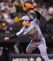 　９回、登板した石井（撮影・中島達哉）