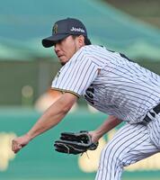 　くふうハヤテ打線を相手に力投する伊藤将（撮影・立川洋一郎）