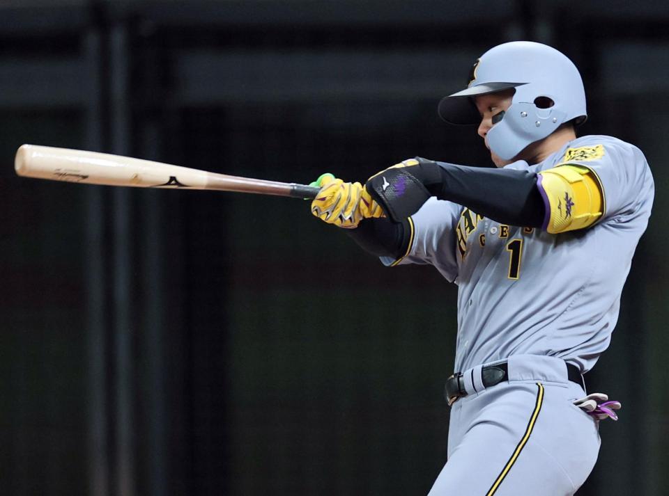 　５回、２点適時打を放つ森下（撮影・田中太一）