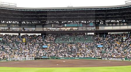 　長嶋茂雄さんに黙とうを捧げる阪神、オリックスナイン（撮影・立川洋一郎）