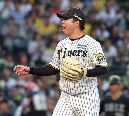 　３回、広岡を空振り三振に斬り、ほえる村上（撮影・北村雅宏）