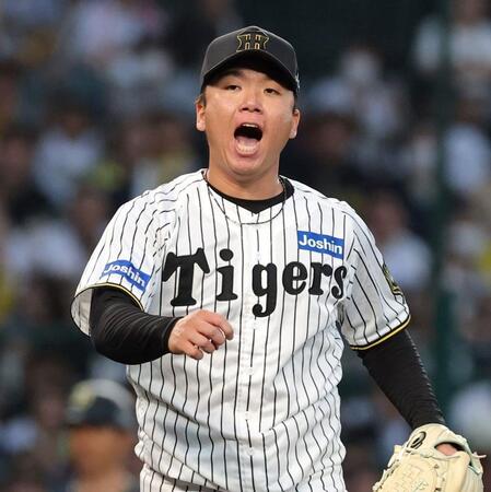 　４回、頓宮を空振り三振に斬り、ほえる村上（撮影・北村雅宏）