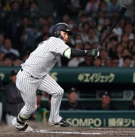 　１０回、サヨナラ打を放つ木浪（撮影・北村雅宏）