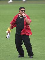 　ミニライブで場内を盛り上げる湘南乃風・ＲＥＤ　ＲＩＣＥ（撮影・立川洋一郎）
