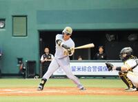 　内野安打を放った前川