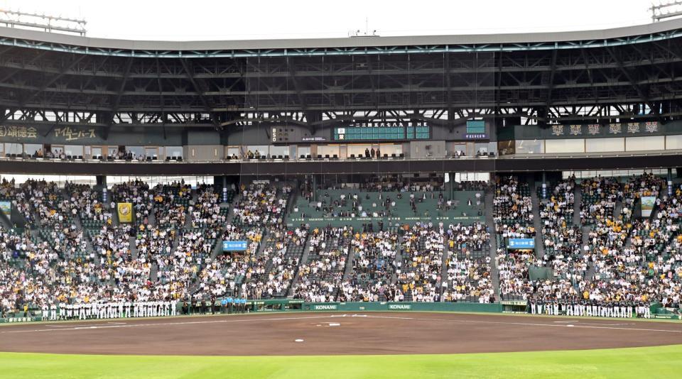 　長嶋茂雄さんに黙とうを捧げる阪神、オリックスナイン（撮影・立川洋一郎）