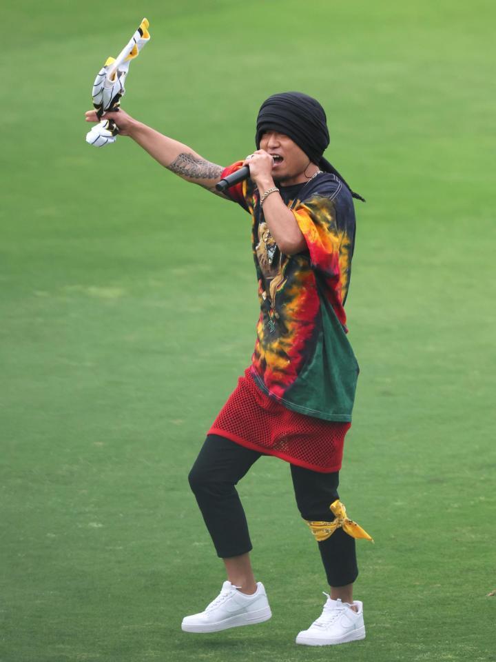 　ミニライブで場内を盛り上げる湘南乃風・ＨＡＮ－ＫＵＮ（撮影・立川洋一郎）