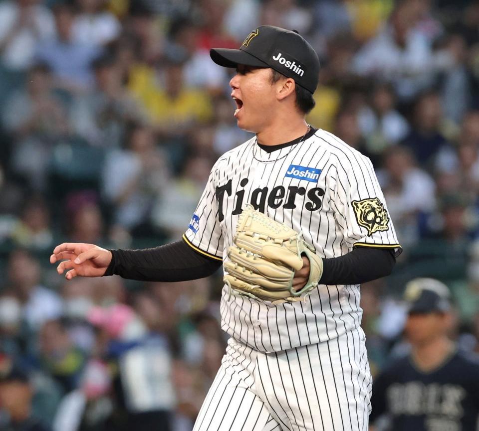 　３回、広岡を空振り三振に斬り、ほえる村上（撮影・北村雅宏）