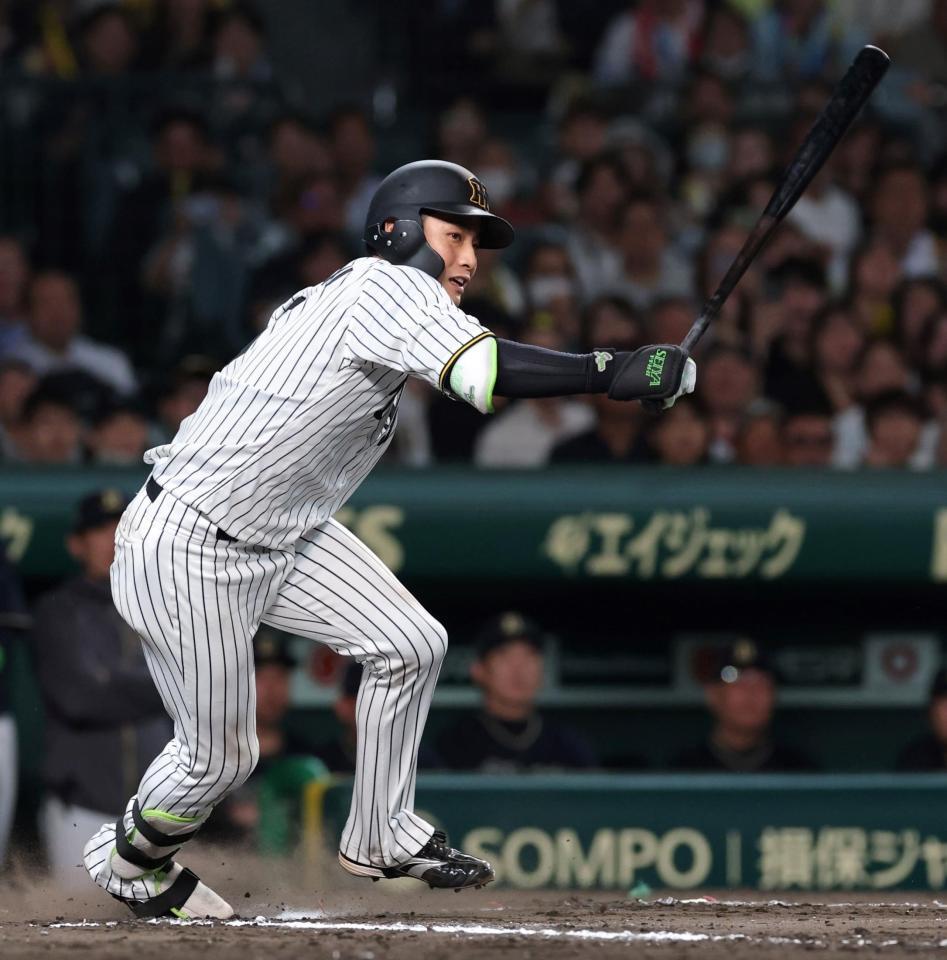 　１０回、サヨナラ打を放つ木浪（撮影・北村雅宏）