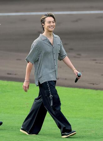 　甲子園に登場したＥＸＩＬＥ　ＴＡＫＡＨＩＲＯ（撮影・立川洋一郎）