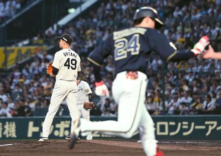 　４回、紅林に先制２ランを打たれる大竹（撮影・飯室逸平）