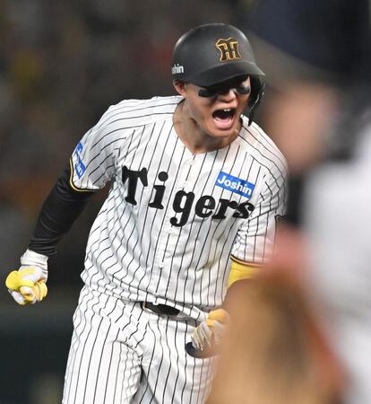 　６回、逆転３ランを放ち吠える森下（撮影・飯室逸平）