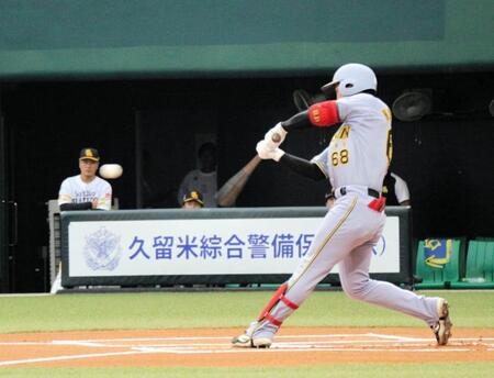 　二塁打を放った中川