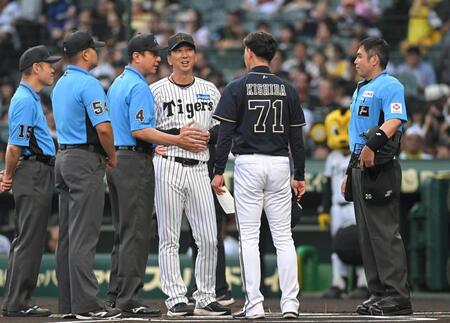【写真】阪神・藤川監督が明かしたメンバー表交換時の審判団＆岸田監督とのやりとり