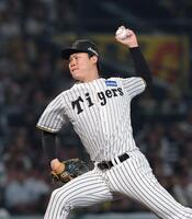 　７回途中から登板する及川（撮影・北村雅宏）