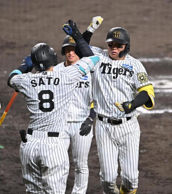 阪神 森下が値千金の逆転3ラン 送りバント失敗をかき消す一撃 甲子園