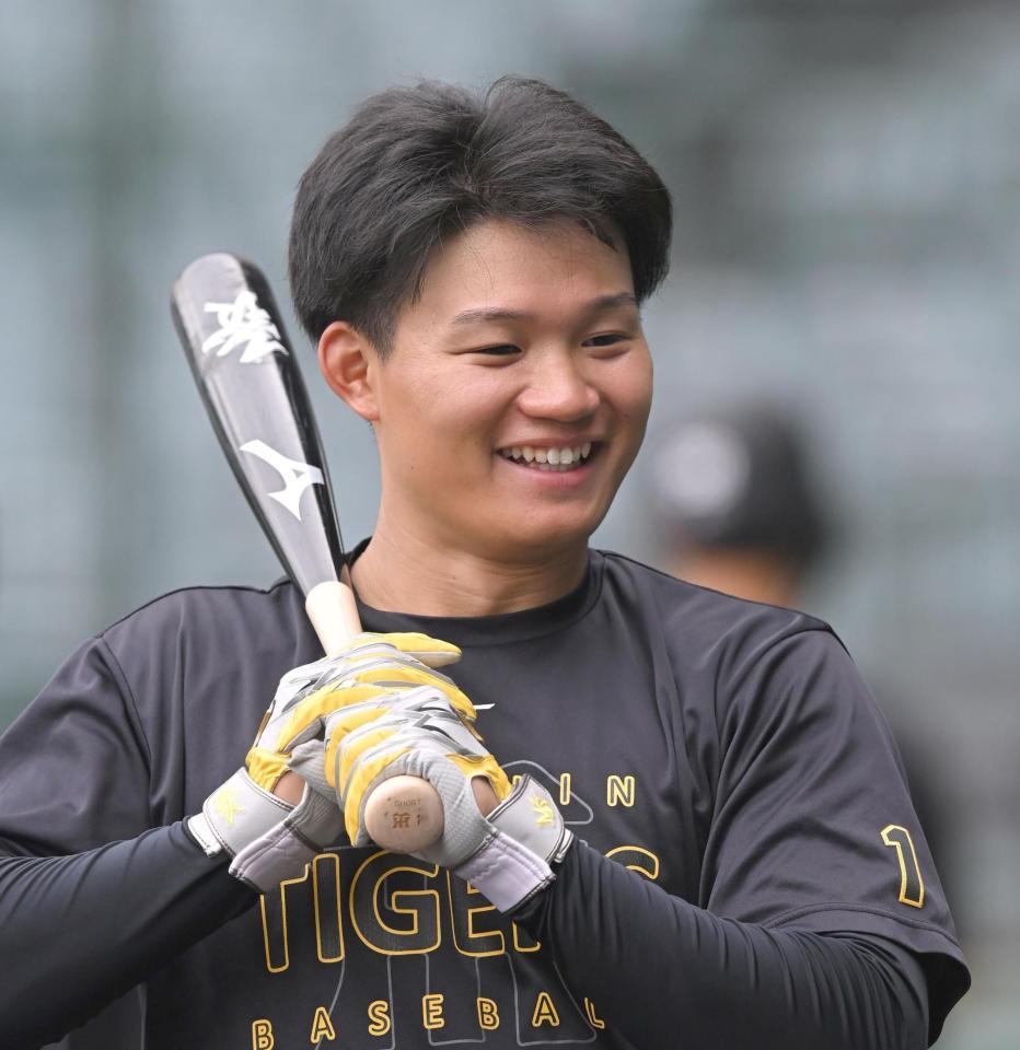 　笑顔を見せる森下（撮影・飯室逸平）