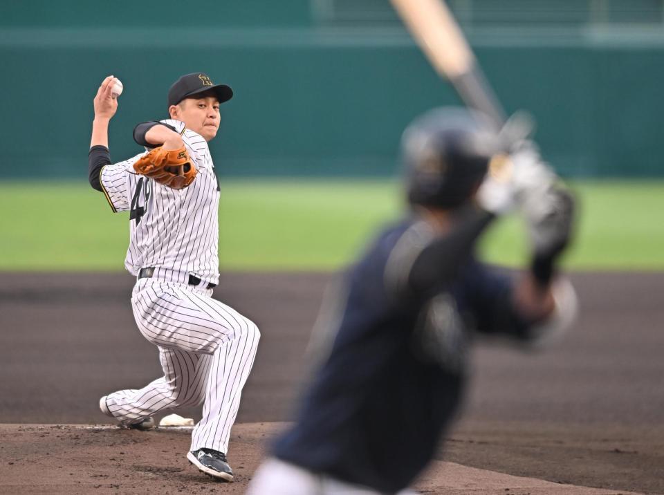 　力投する先発の大竹（撮影・西田忠信）