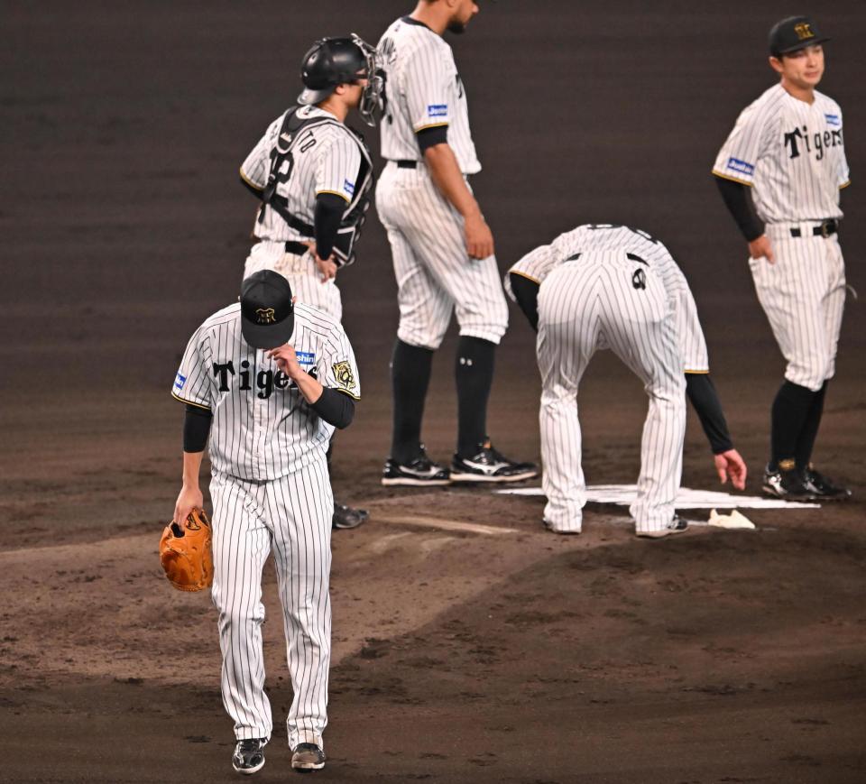 　６回、降板する大竹（撮影・西田忠信）