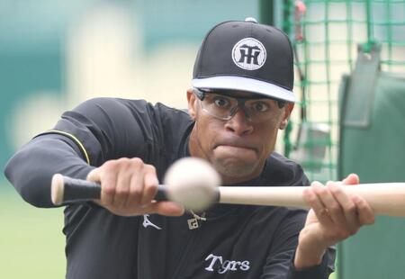 　バント練習するデュプランティエ（撮影・北村雅宏）