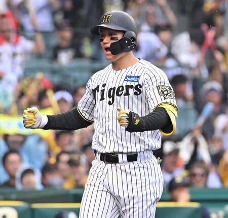 　３回、３ランを放ち生還する森下（撮影・西田忠信）