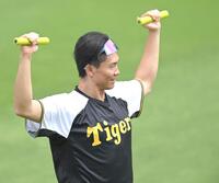 　リラックスムードで調整する湯浅（撮影・飯室逸平）