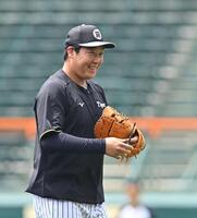 　練習中に笑顔を見せる大山（撮影・西田忠信）