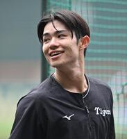 　笑顔を見せる中野（撮影・西田忠信）