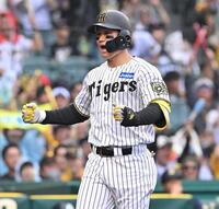 　３回、３ランを放ち生還する森下（撮影・西田忠信）