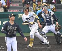 　３回、１０号３ランを放つ森下（撮影・飯室逸平）