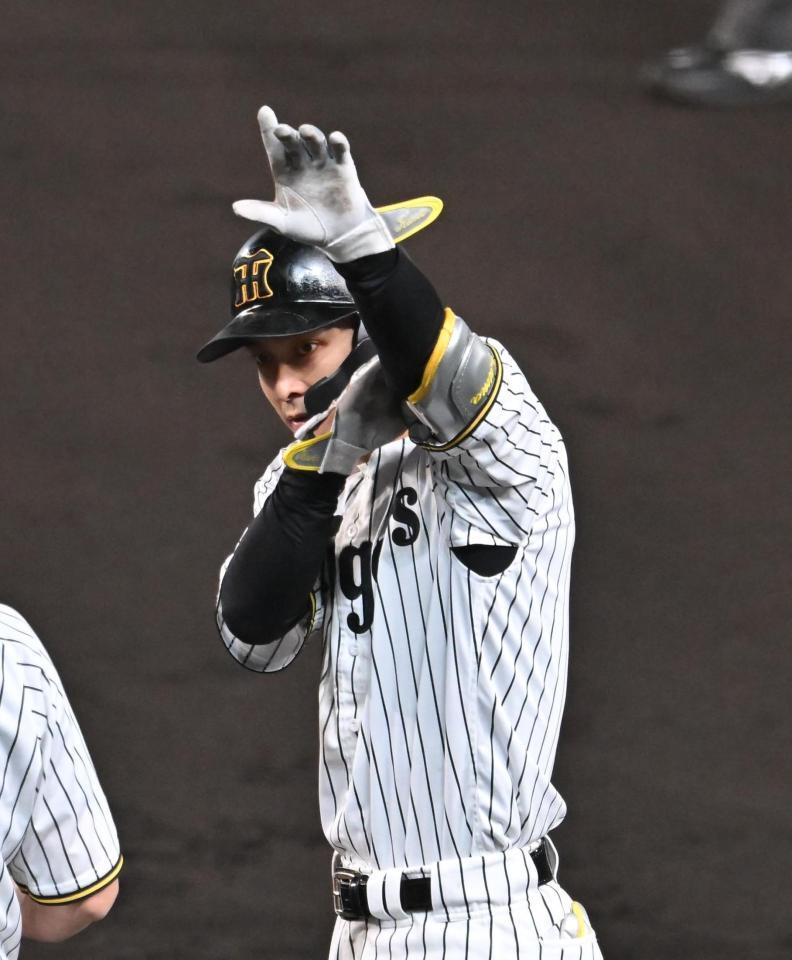 　８回、適時打を放った熊谷（撮影・西田忠信）