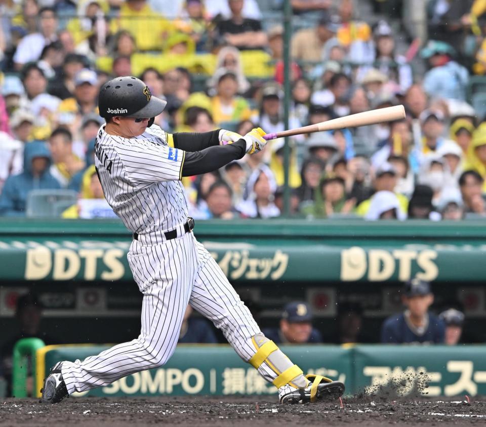 　３回、３ランを放つ森下（撮影・西田忠信）