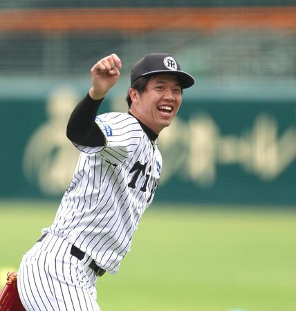 　練習中に明るい表情を見せる才木（撮影・北村雅宏）