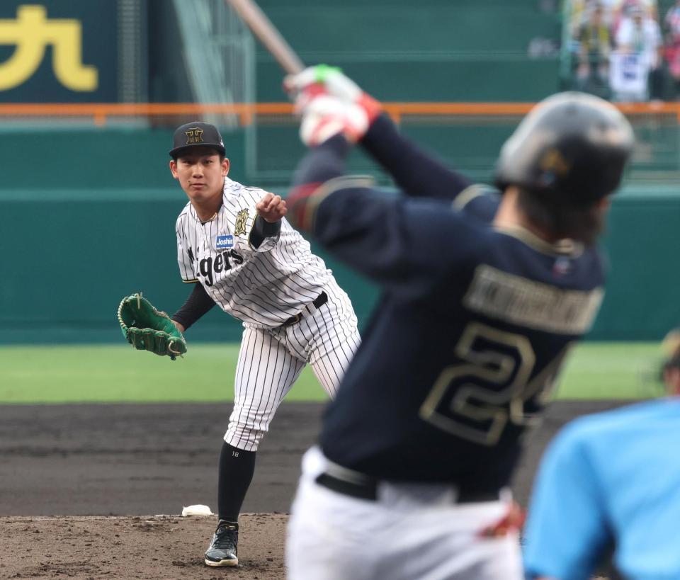 　２回、紅林を空振り三振に仕留める伊原（撮影・北村雅宏）