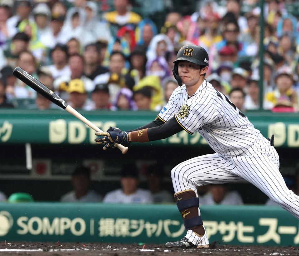 　３回、先制となる適時打を放つ中野（撮影・北村雅宏）