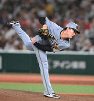 ７回に２番手として登板した及川（撮影・堀内翔）