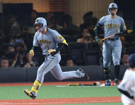 　６回、中前に先制適時打を放ちほえる森下（撮影・金田祐二）