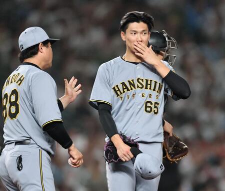 　９回、ピンチを迎え、降板する湯浅（撮影・田中太一）