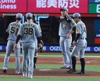 　８回、逆転され降板する桐敷（撮影・金田祐二）