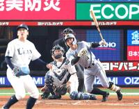 　隅田から先制適時打を放つ熊谷（撮影・金田祐二）