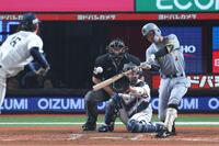 ２回、右前に先制適時打を放つ熊谷（撮影・金田祐二）