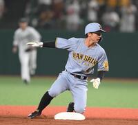 ２回、二盗を決める阪神・熊谷＝ベルーナ（撮影・堀内翔）