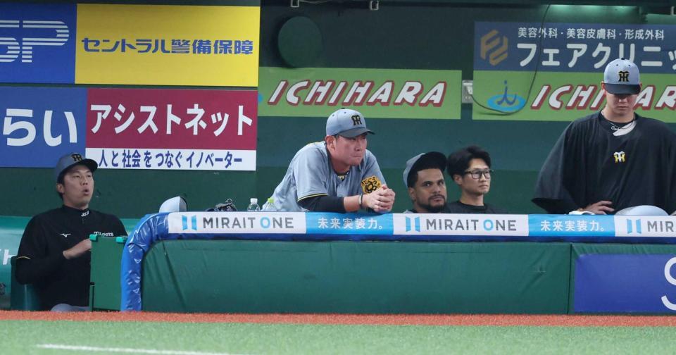 　降板しがっくりの桐敷（中央）