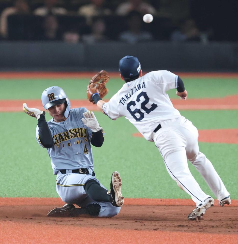 　２回、近本の時、二盗を決める熊谷（撮影・金田祐二）