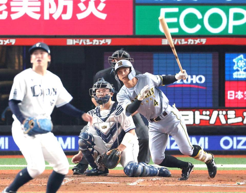 　隅田から先制適時打を放つ熊谷（撮影・金田祐二）