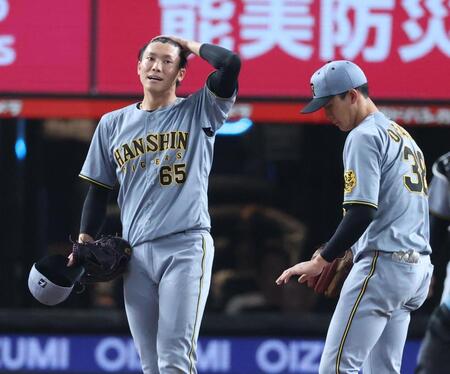 　９回、乱調で降板する湯浅（撮影・金田祐二）