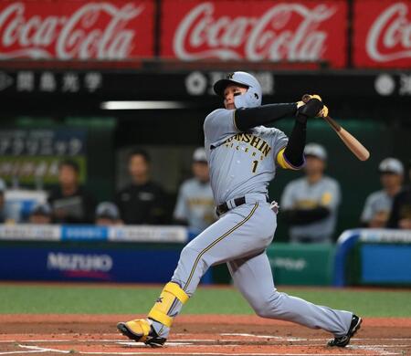 　１回、森下が左越えに先制のソロを放つ（撮影・堀内翔）