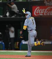 　１回、森下が左越えに先制のソロを放つ（撮影・堀内翔）